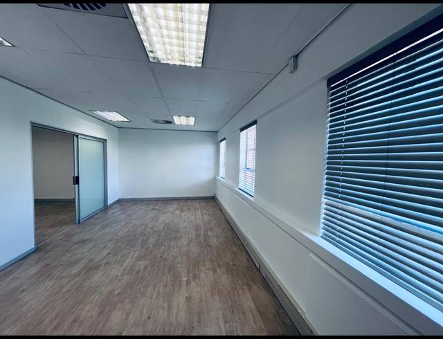 2,804M² OFFICE FOR SALE IN FOURWAYS